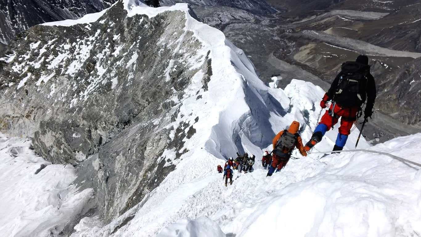 Best time to Climb Island Peak