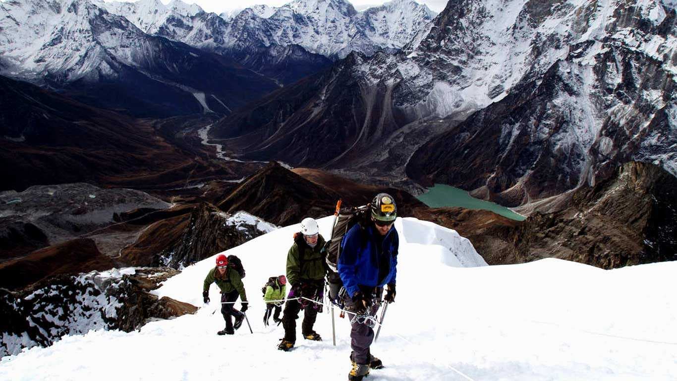 Lobuche Peak Climb Budget Service