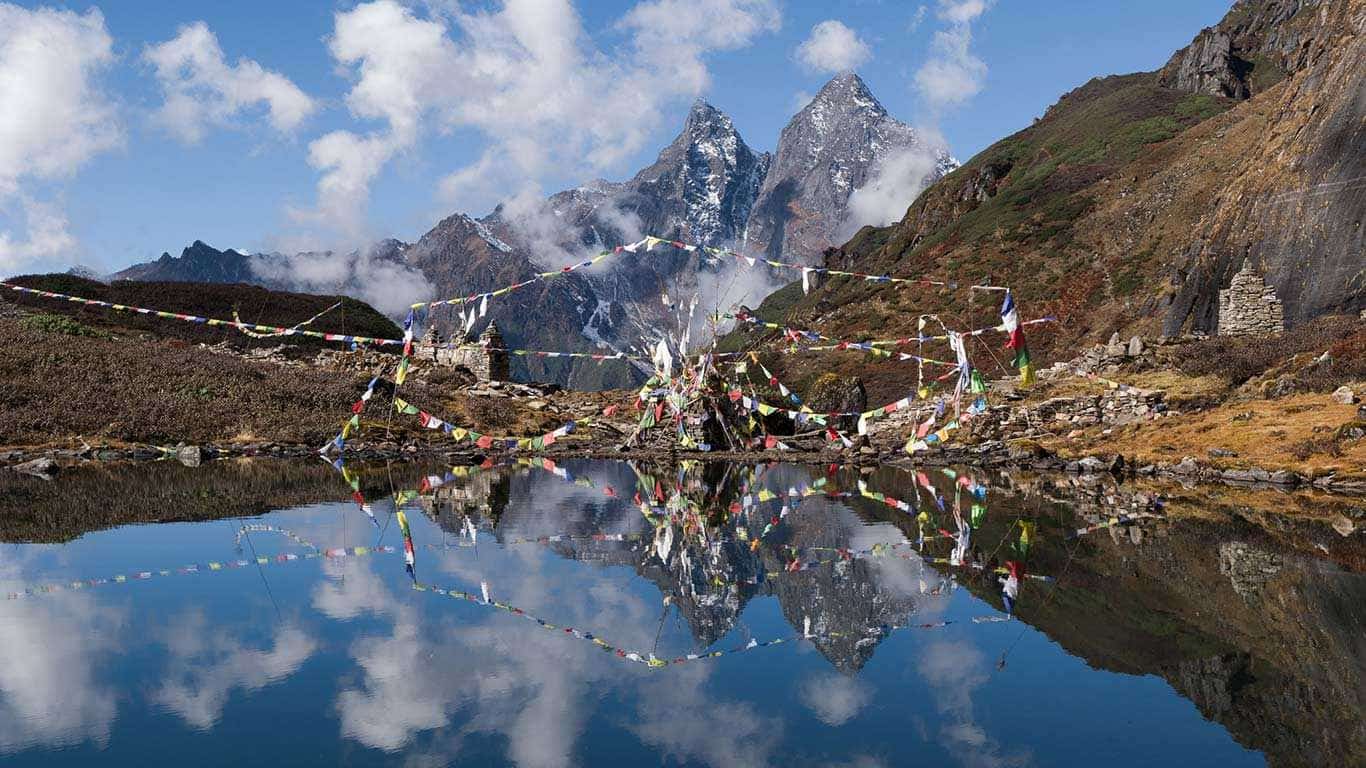 Kanchenjunga Makalu BC & Lumba Sumba Pass Trek